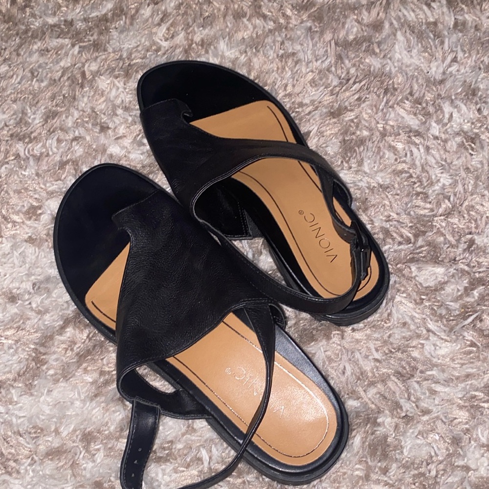 Vionic sandals brand new